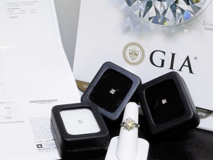 Jewellery in a luxury Heirloom box with GIA certificate